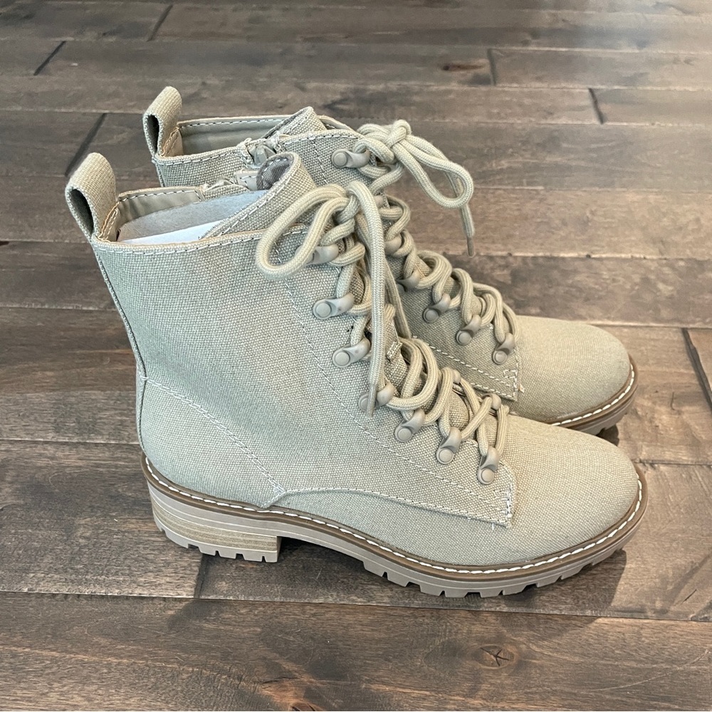 Women’s Parker Lace-up Combat boots Universal Thread Color Tan